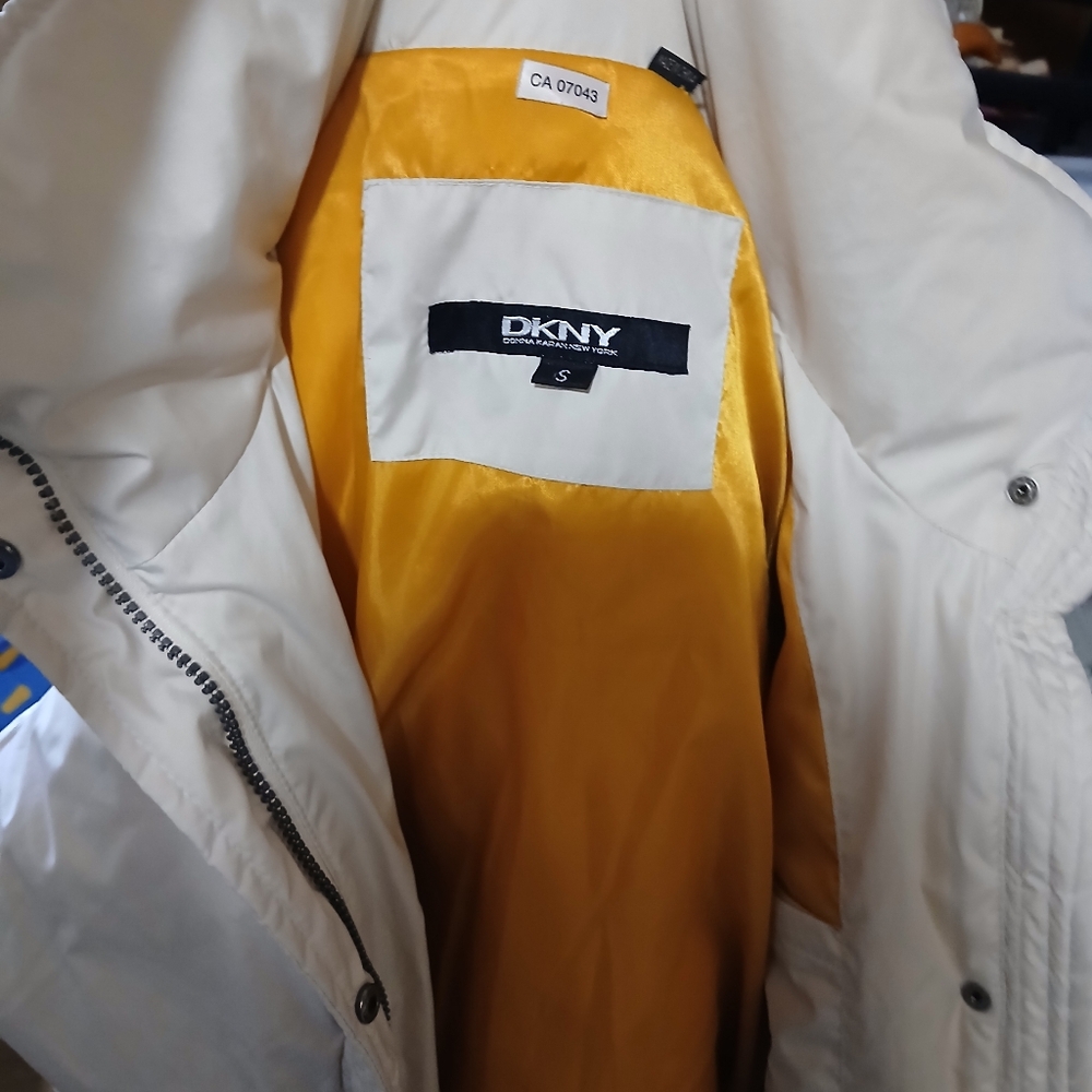 DKNY Cream Puffer Jacket with Fur Trim- Womans Size Small Oversized For Comfort. - Picture 15 of 17